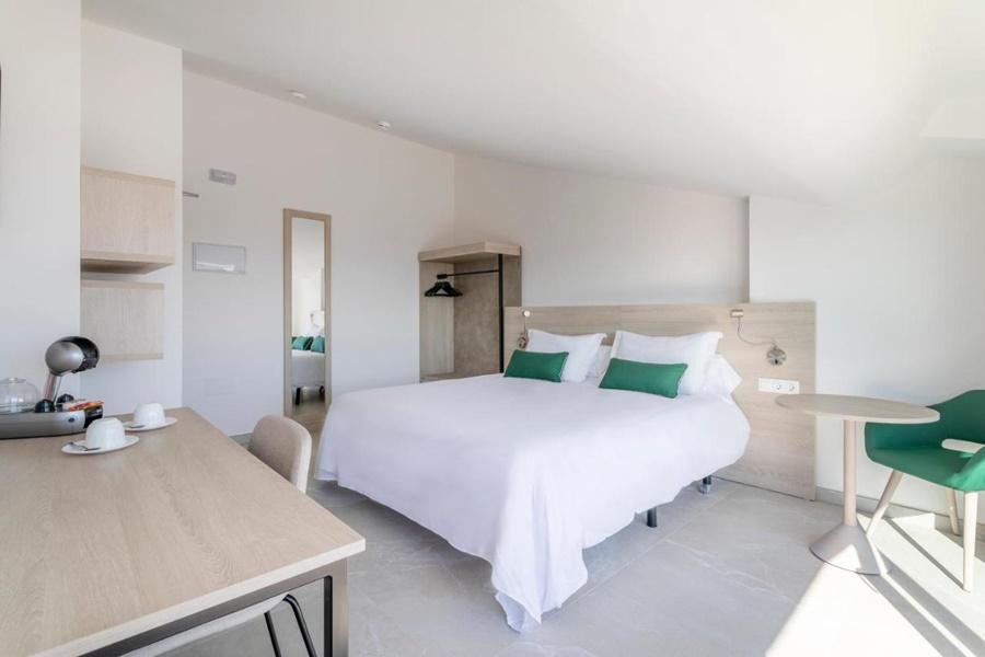 Halley Hotel & Apartments Affiliated By Melia Benidorm Buitenkant foto